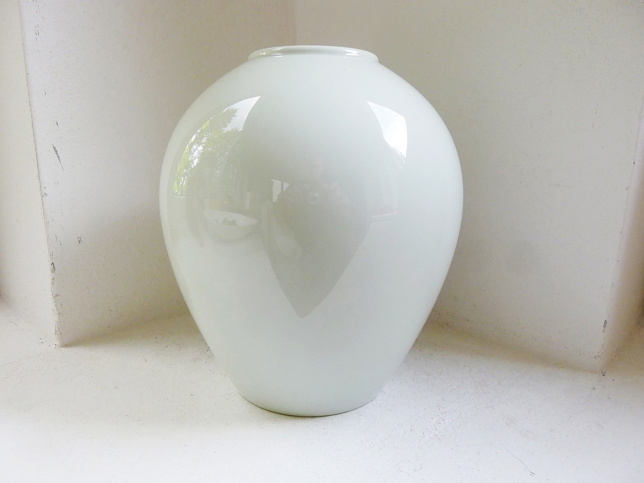 Kleine Blumenvase, ohne Beschädigungen